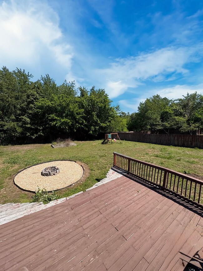 Building Photo - Beautiful 3-BR Colonial with Huge Bonus Room in Summerhaven!