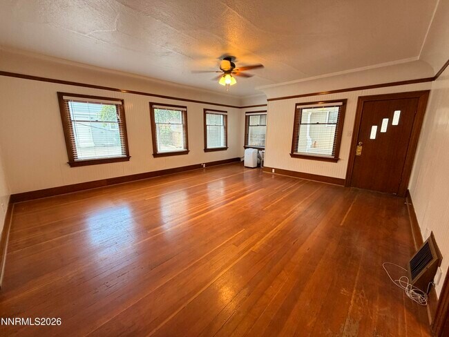 Building Photo - 319 Thoma St