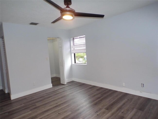 Building Photo - 2180 Bayberry Dr