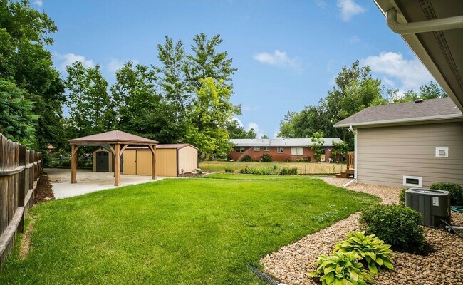 Building Photo - Modern 3 Bedroom 1 Bath Near Downtown Longmont!