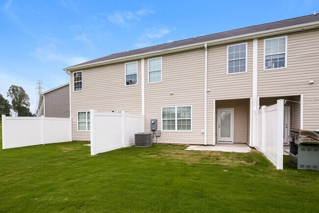 Building Photo - 1095 HighGarden Cir