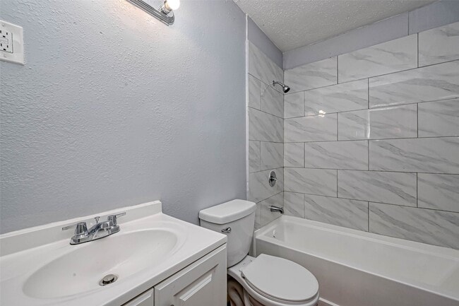 Building Photo - 5431 Willow Glen Dr