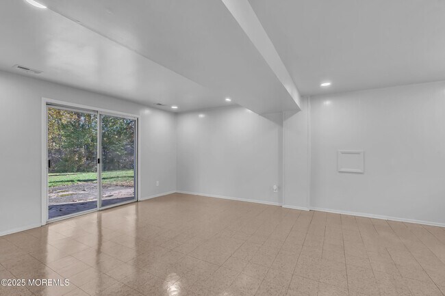 Building Photo - 16 Burdge Dr