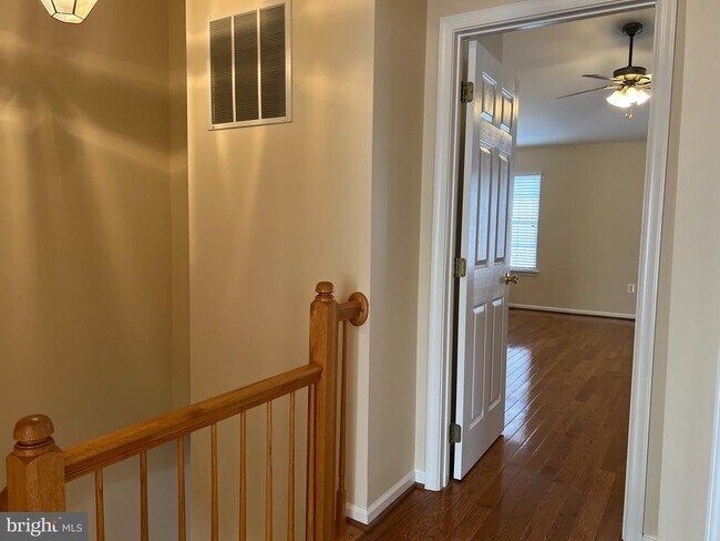 Building Photo - 8818 Royal Doulton Ln