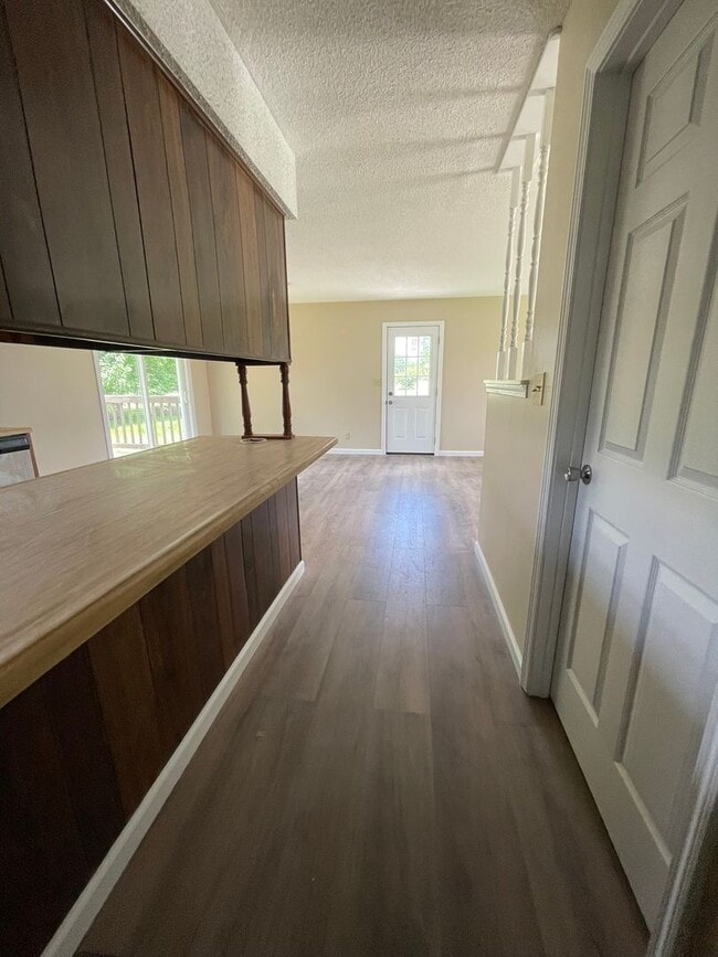 Building Photo - 3 Bedroom house FOR RENT in Bowling Green, MO