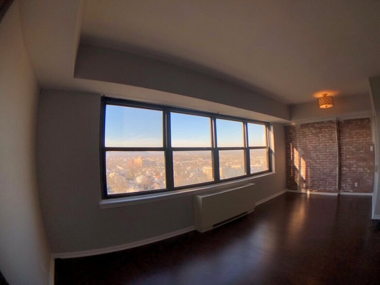 Building Photo - 285 Aycrigg Ave