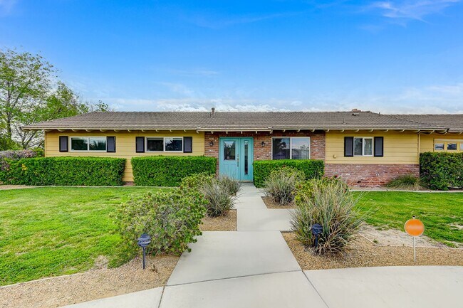 Building Photo - Stunning Vintage Vegas Pool Home on almost...