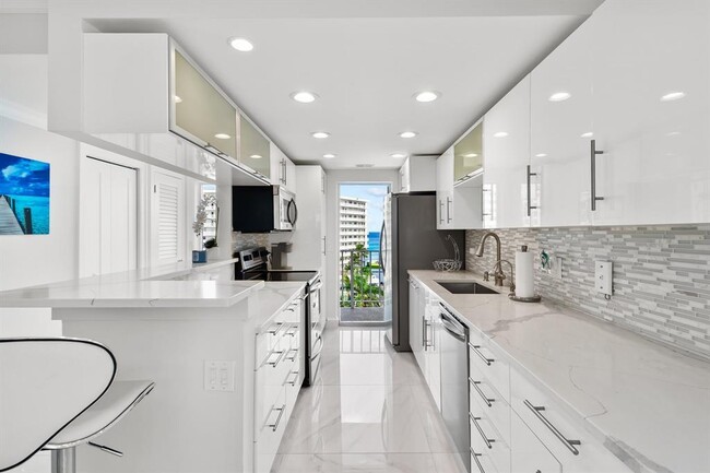 Building Photo - 3100 S Ocean Blvd