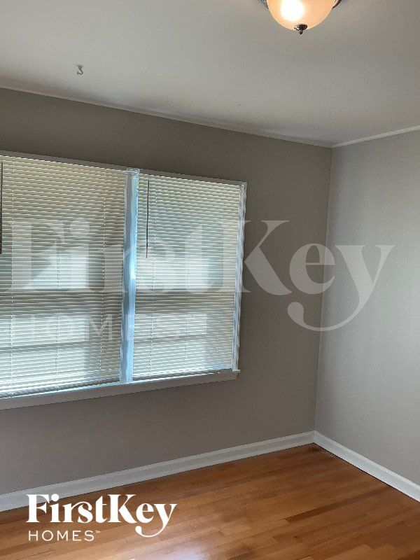 Building Photo - 1458 S White Station Rd