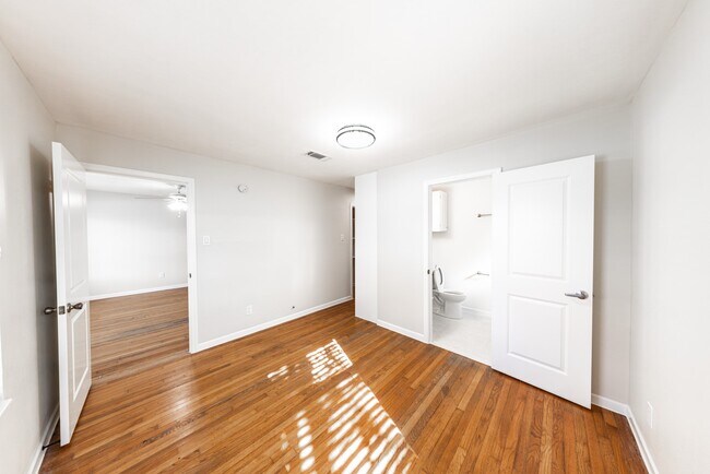 Building Photo - 4710 Glenmont St