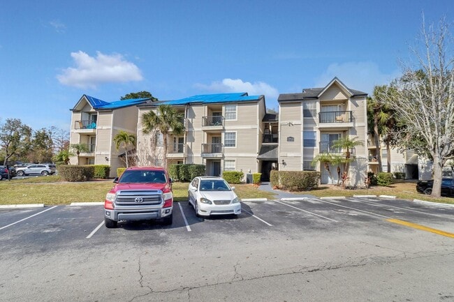 Building Photo - 1964 Lake Atriums Cir