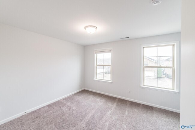 Building Photo - 15036 Lakeside Trail SW