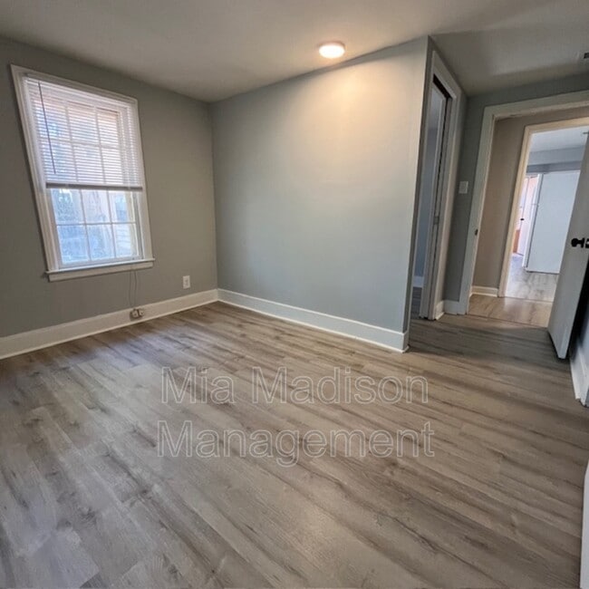 Building Photo - 40 Wesley St