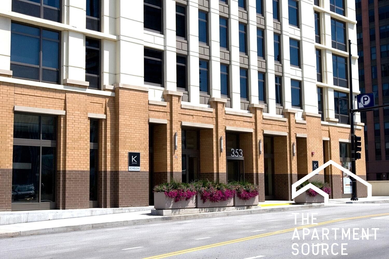 Building Photo - 353 N Desplaines St