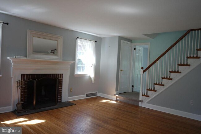 Building Photo - 252 Crosshill Rd