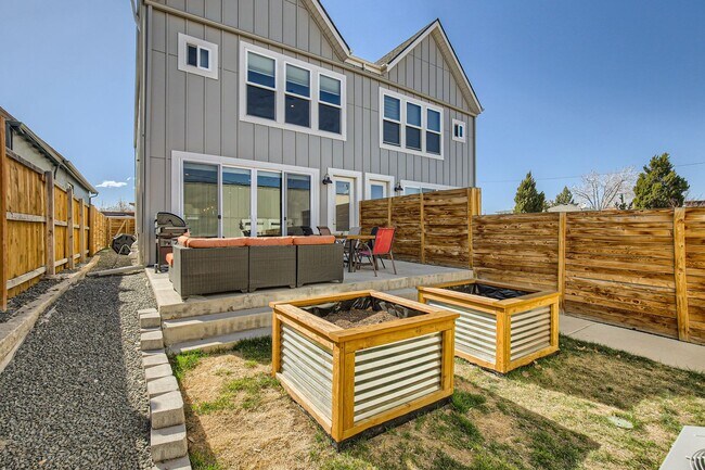 Building Photo - New Build 3 BDR Townhome in Highlands