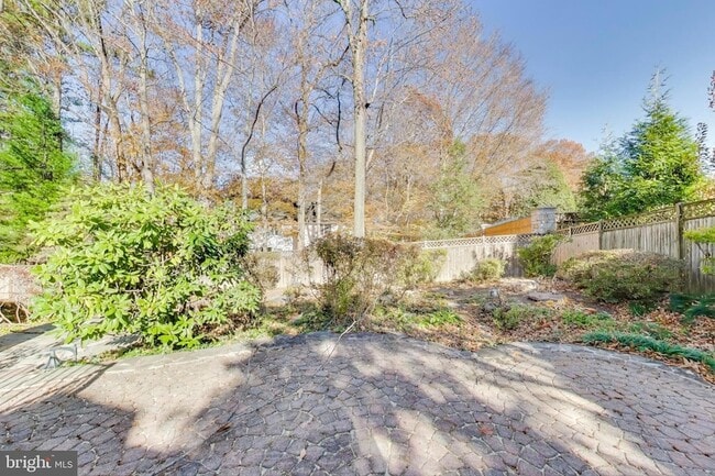 Building Photo - 4001 N Ridgeview Rd