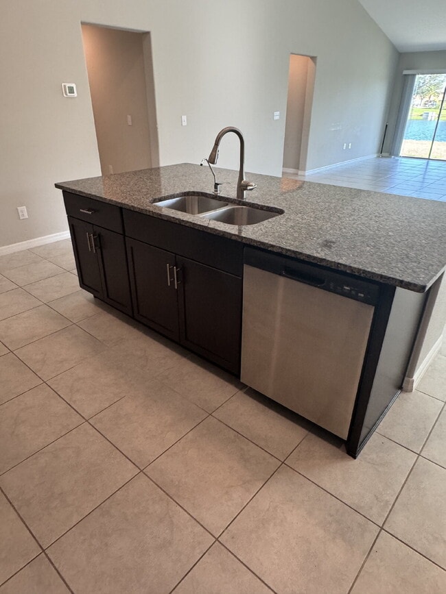 Building Photo - "Spacious 4-Bed Oasis with 2.5 Baths on Ra...