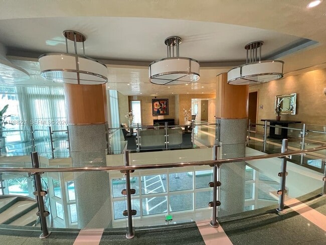 Building Photo - 218 SE 14th St