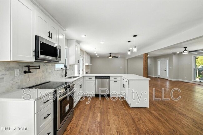 Building Photo - 1113 Springfield Dr