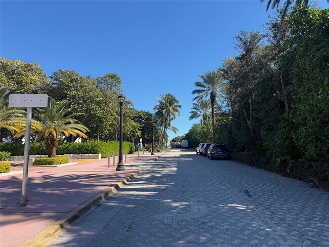 Building Photo - 7832 Collins Ave