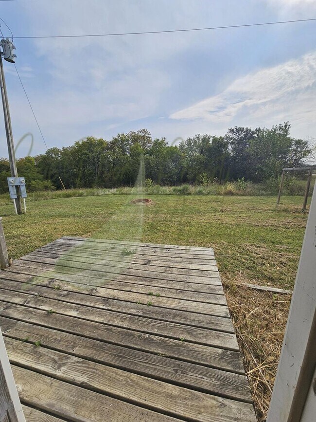 Building Photo - 119 NE State Hwy E