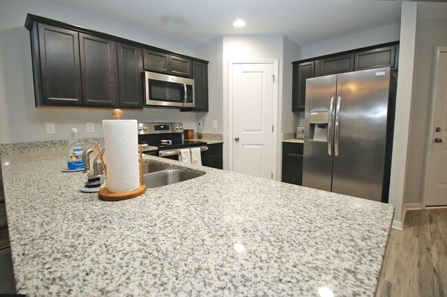 Building Photo - Craftsman Style 3BR 2.5BA for rent!