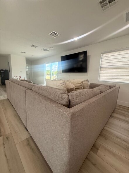 Building Photo - 820 N Trebol St