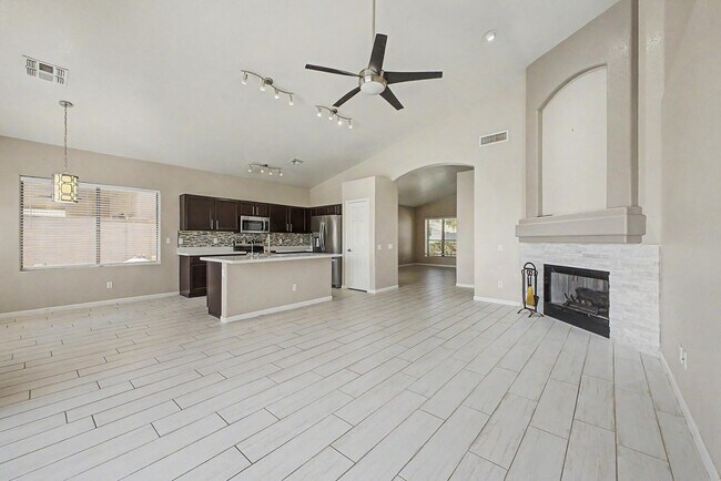 Building Photo - 1331 W Blue Ridge Ct