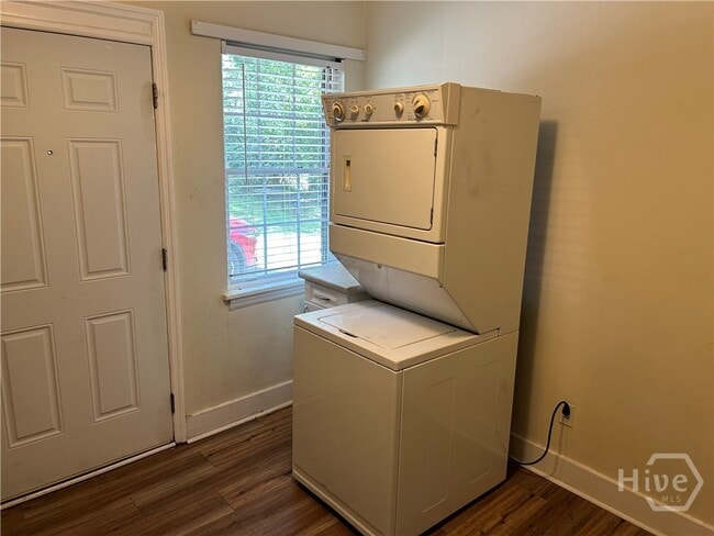 Building Photo - 253 Springdale St