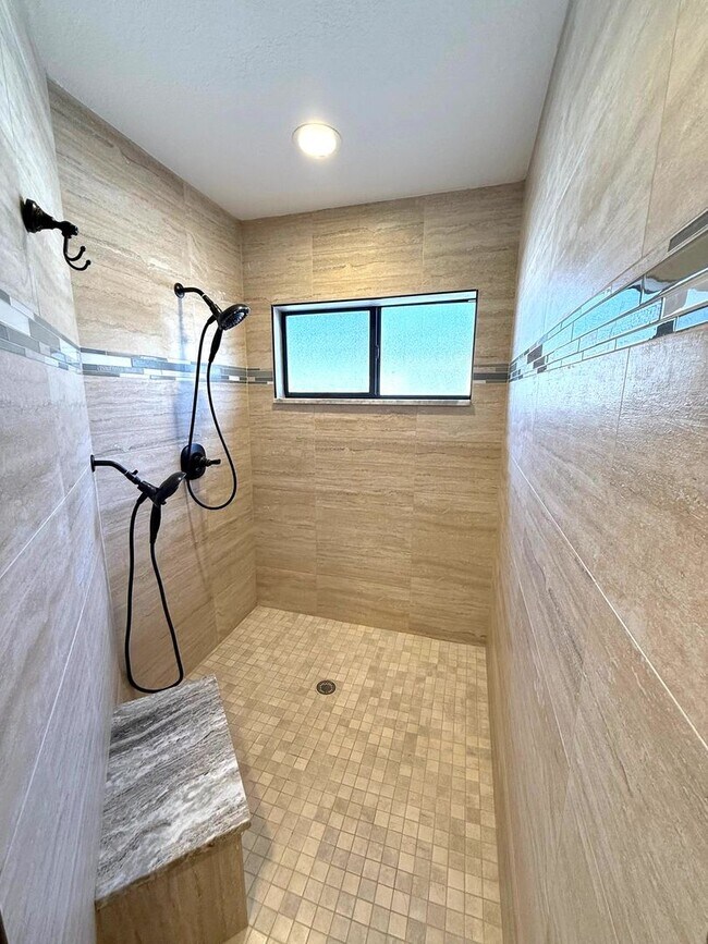 Building Photo - NEWLY LISTED!! Beautifully Updated 3-Bed/2-Bath Home in Sarasota!