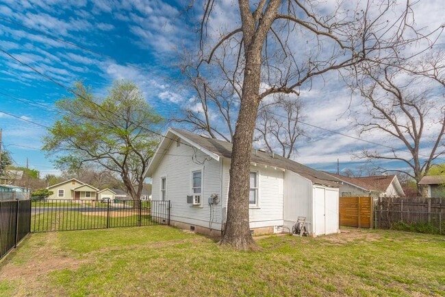 Building Photo - 57 Chalmers Ave