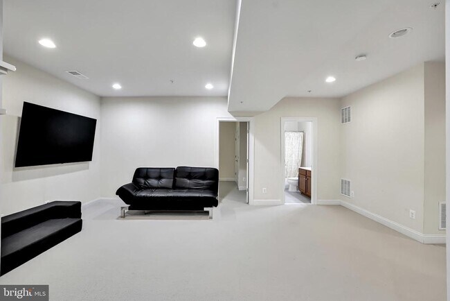 Building Photo - 3037 Moore Ln
