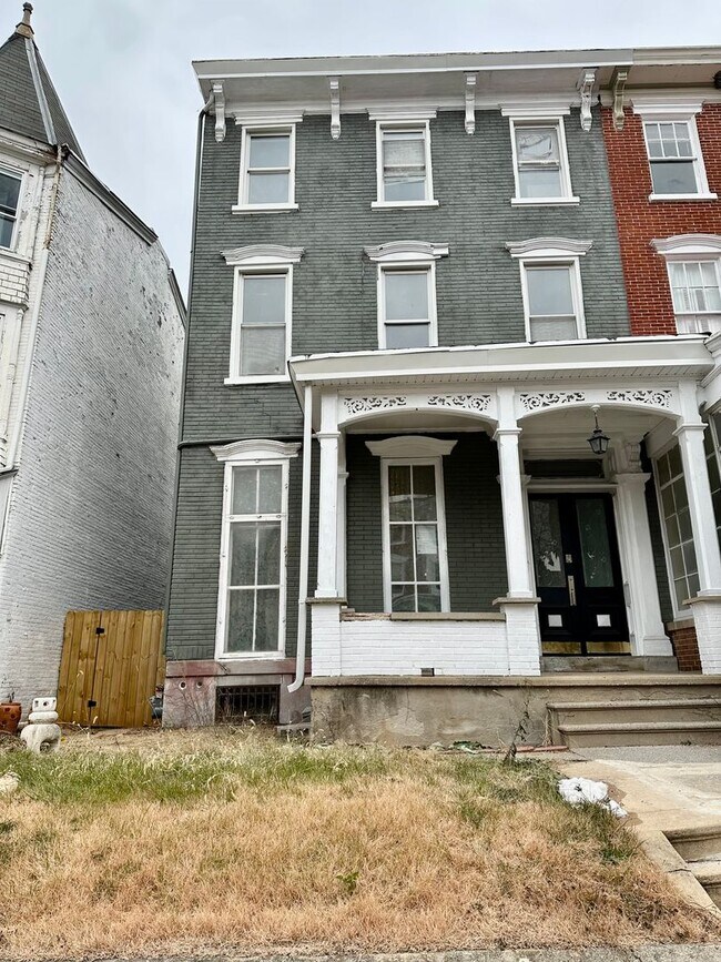 Building Photo - 315 N 6th St