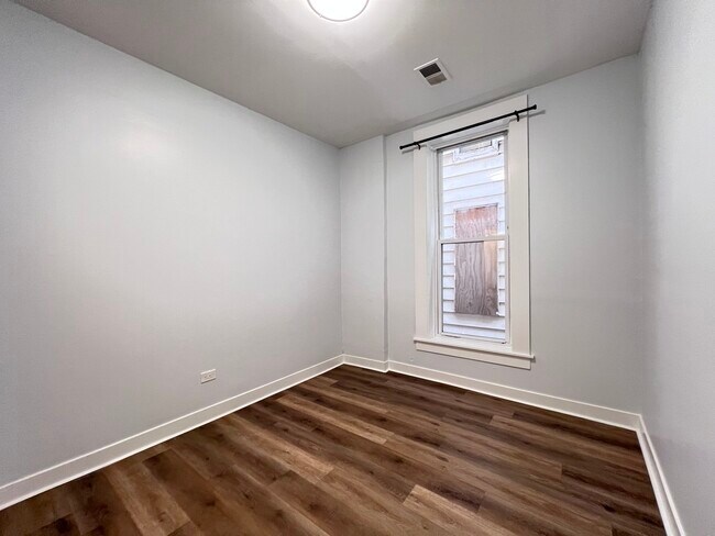 Building Photo - 7026 S Wentworth Ave
