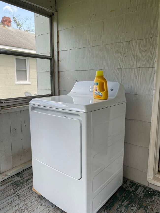 Building Photo - Fully Furnished/All Inclusive Rancher Near...