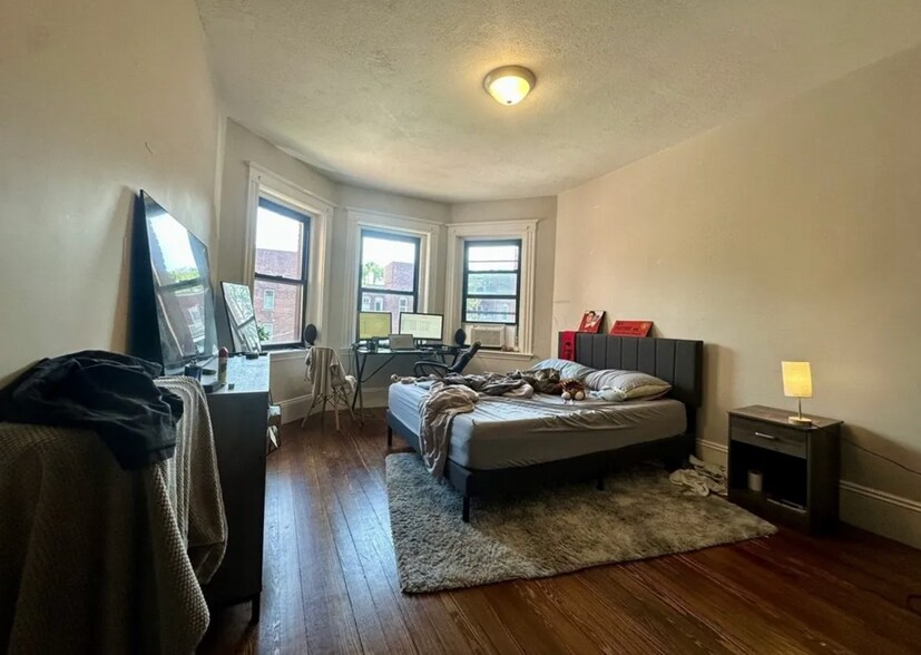 Building Photo - 1402 Beacon St