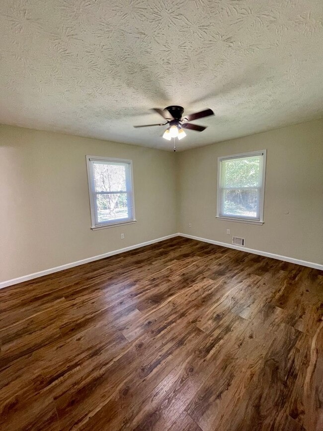 Building Photo - Beautiful newly remodeled home on over 3 a...