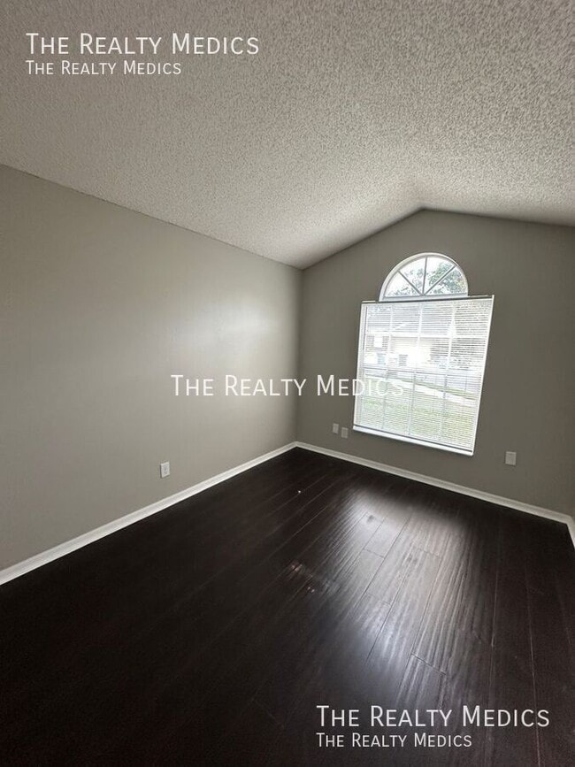 Building Photo - 1004 N Magee Creek Ct