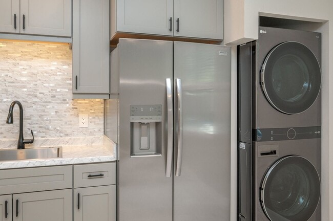 Building Photo - Peaceful Retreat! Just minutes from Niceville!