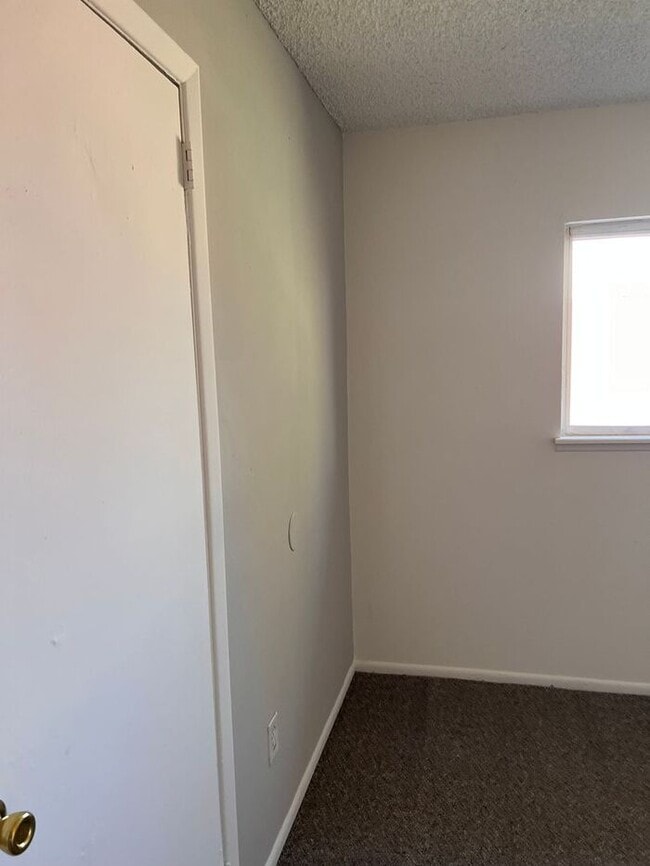 Building Photo - Spacious Three Bedroom Townhome in Westmin...