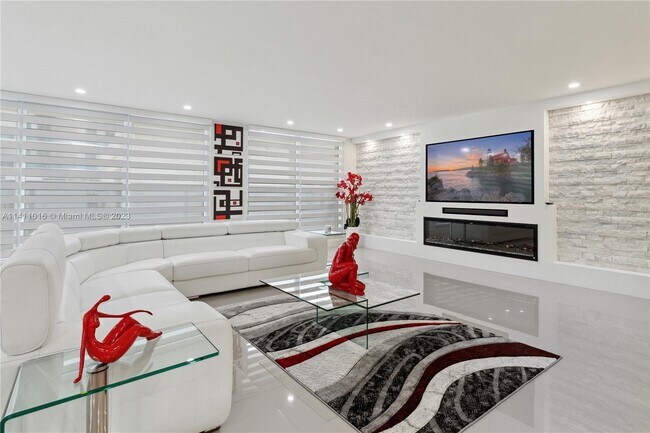 Building Photo - 2751 S Ocean Dr