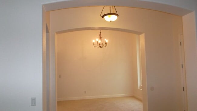 Building Photo - Excellent Elk Grove Location, Spacious 4 b...