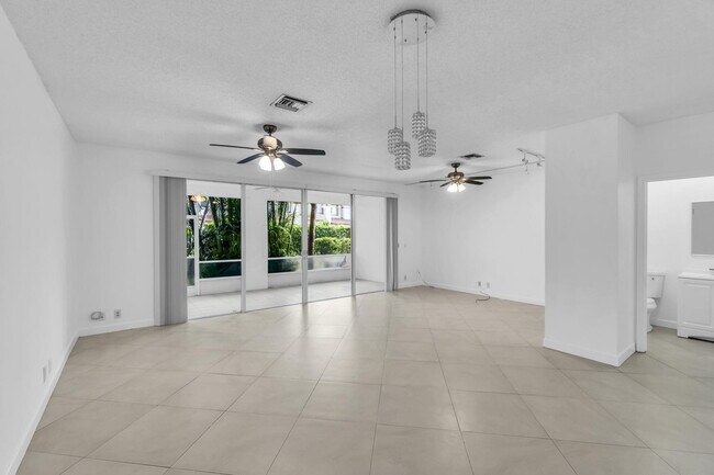 Building Photo - 6813 Via Regina
