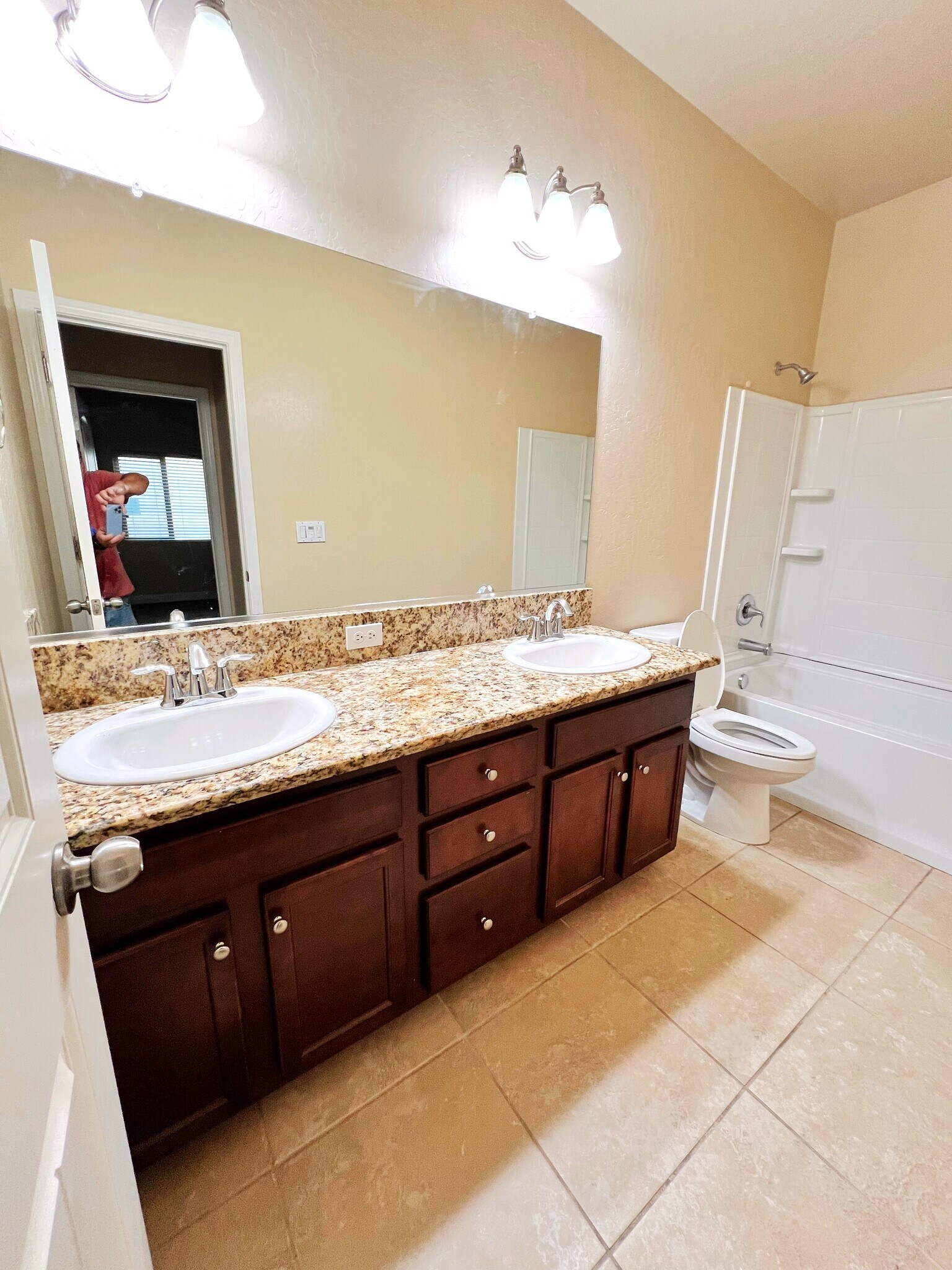 Upstairs Guest Bath - 6187 E Pontiac Way