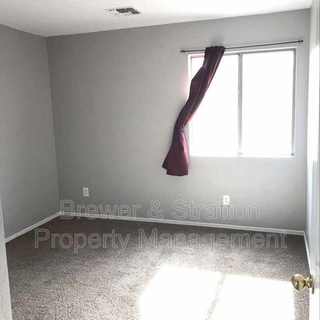 Building Photo - 4610 N 124th Ave