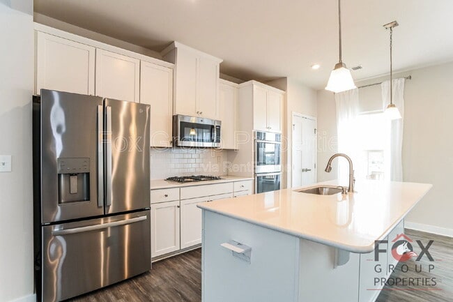 Building Photo - 122 Lanyard Dr