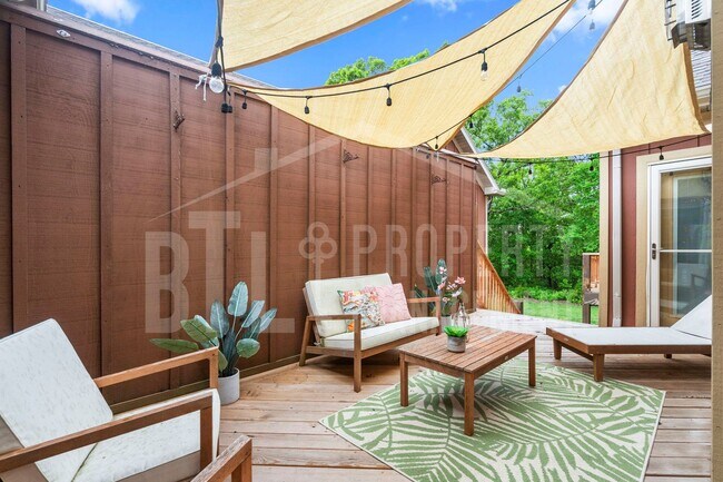 Building Photo - 3 Bedroom/2 Bath Duplex in Stonebridge Vil...