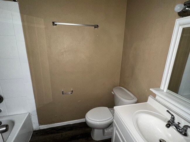 Building Photo - 1722 Dorchester Dr