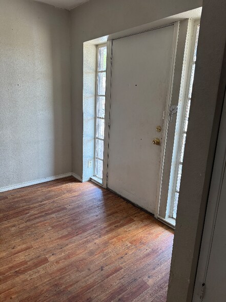 Primary Photo - 750 Bonham St